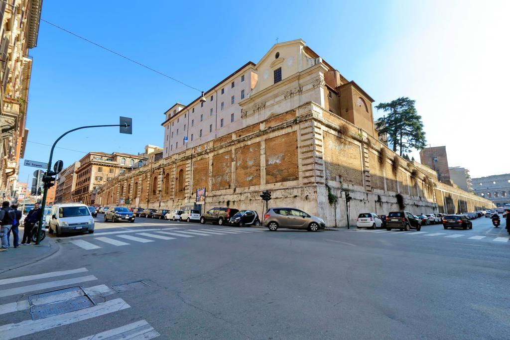 Cozy Apartment Fabia 300 Mt From Colosseum Exterior foto